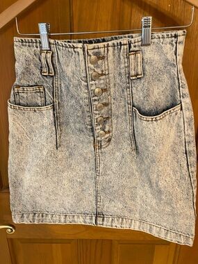 Vintage Jordache Basics Acid Wash Denim Skirt - Light Blue Vintage size 11/12